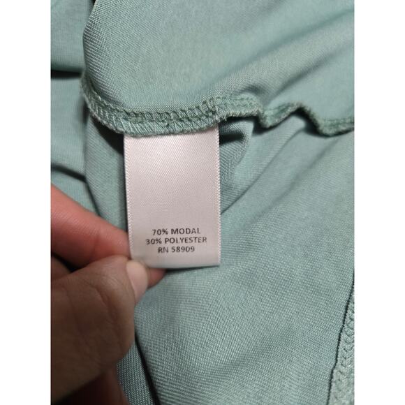 Chelsea and violet medium women's light sage green top with scrunch sleeves - Picture 5 of 8